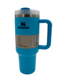 ماگ استنلی کوئنچر مدل JBY‑827 ظرفیت 1.18 لیتر (40oz) – دستهدار و نیدار